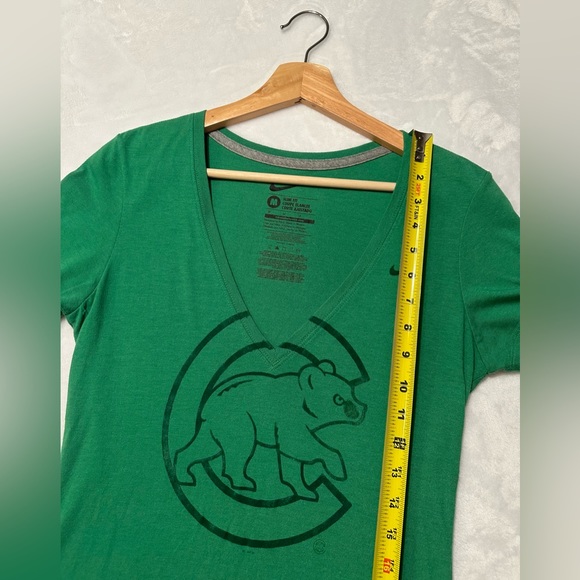 Nike Chicago Cubs women’s medium slim fit green vneck tshirt. Irish, shamrock - Picture 7 of 8